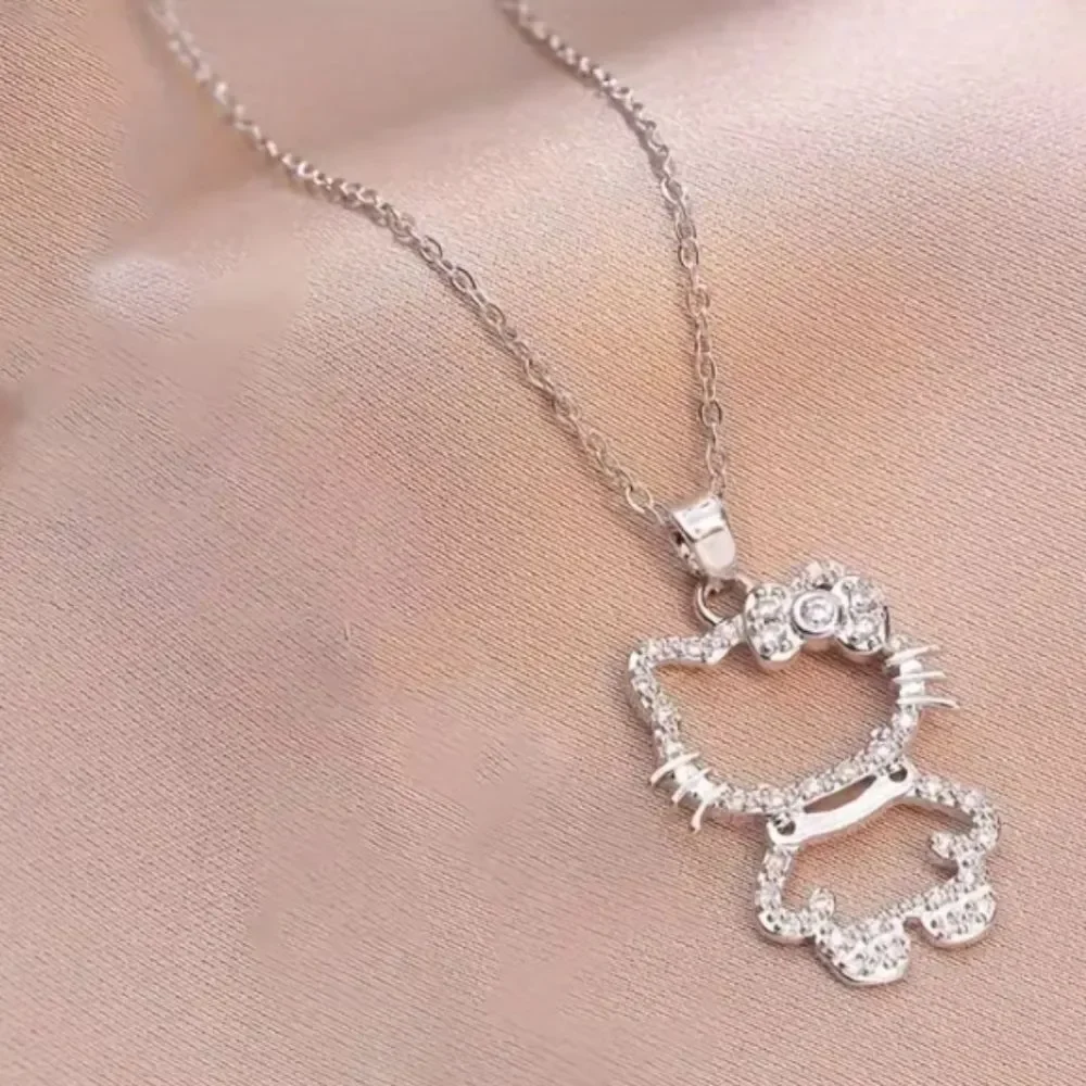 Elegant kitty charm necklace